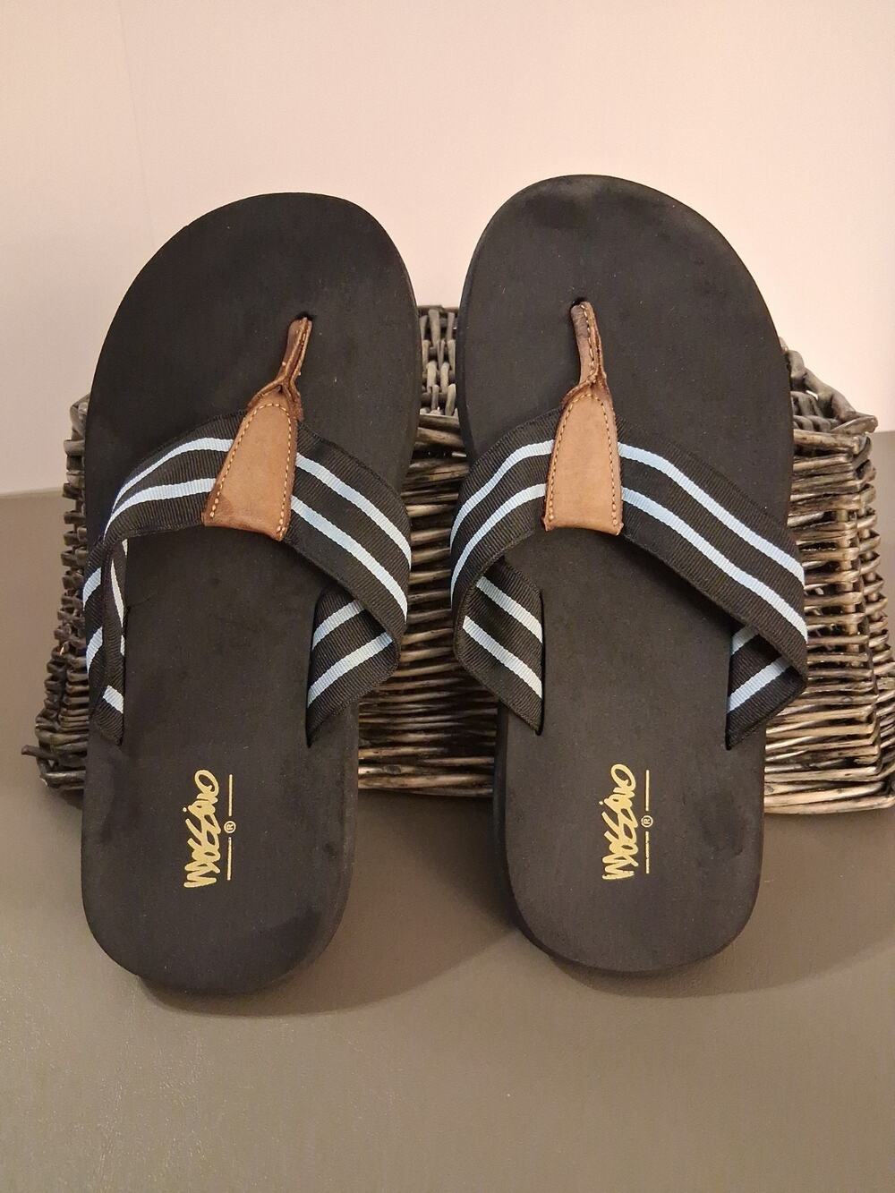 SUN SALE   Men's Mossimo Flip Flops Size 8 Black Sandals Flip-flops